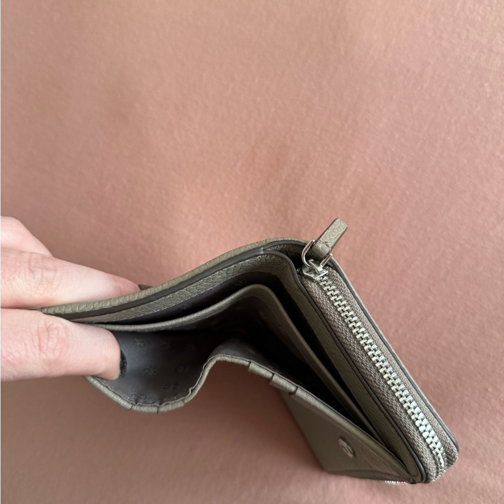 Tory Burch Pebble Gray Leather Wallet - Picture 3 of 4